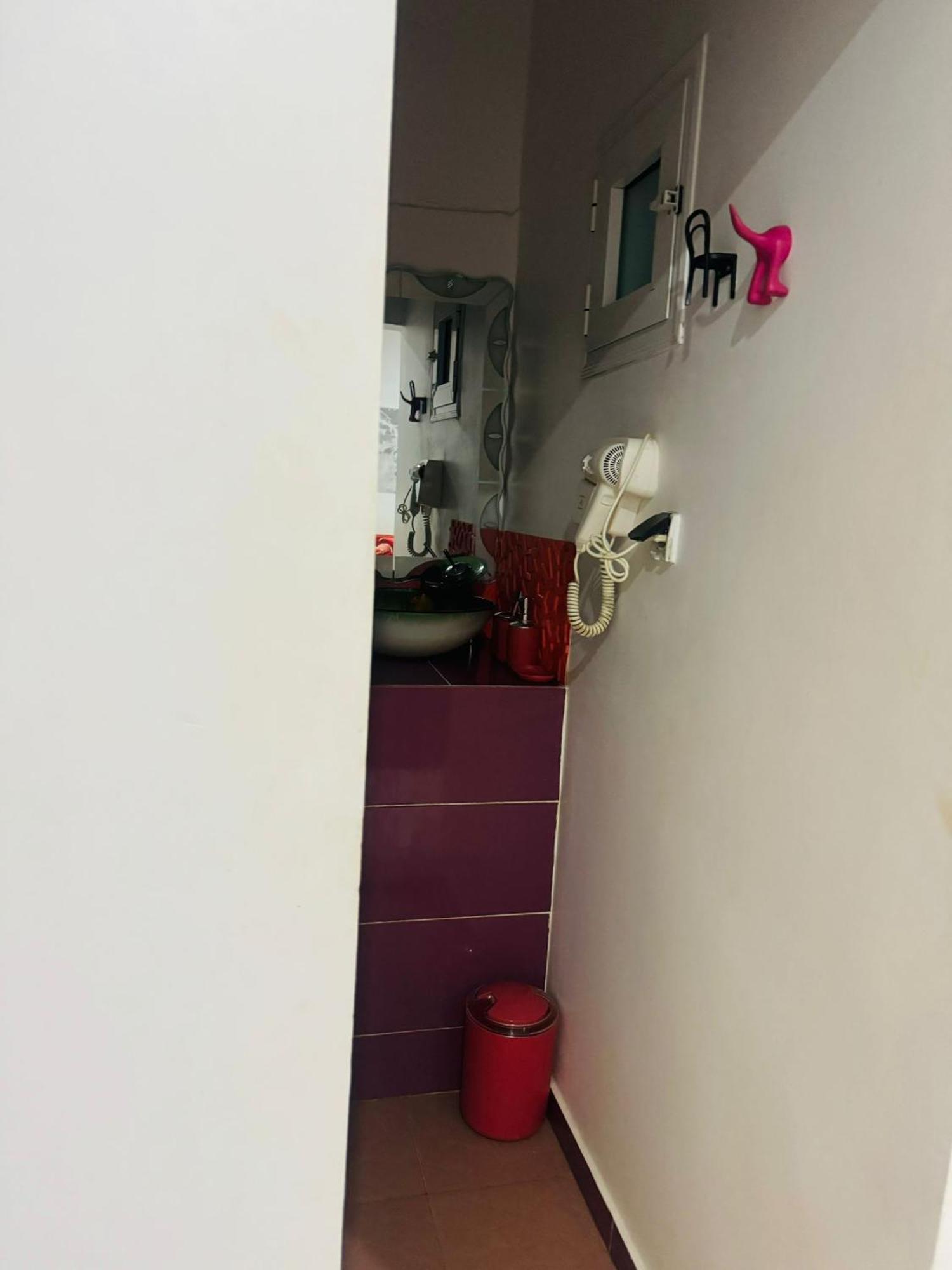 サリー・ポルチュダル Grace House Jacuzzi Bed & Breakfast エクステリア 写真